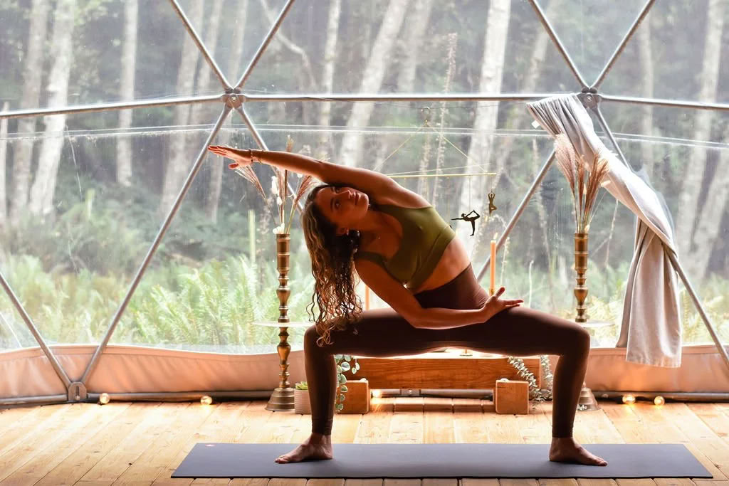 Måndagsmorgonens flödesklass för gemenskapen | Nectar Yoga på Bowen Island — Nectar Yoga
