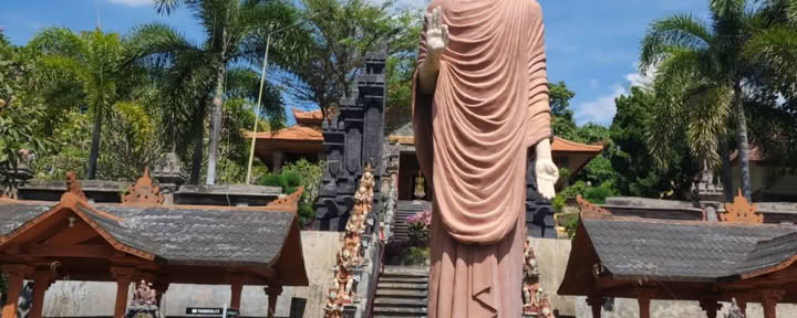 Banjar-tur med meditation i tempel