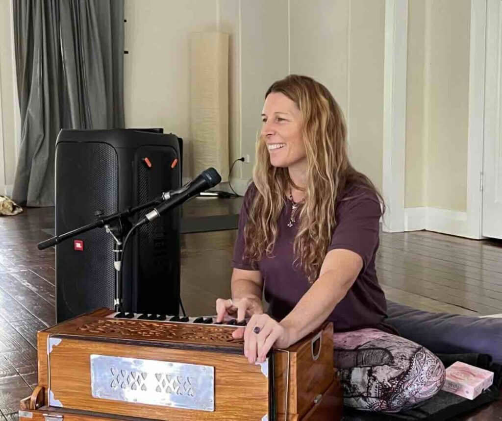 Att lära sig leda kirtan" fördjupning