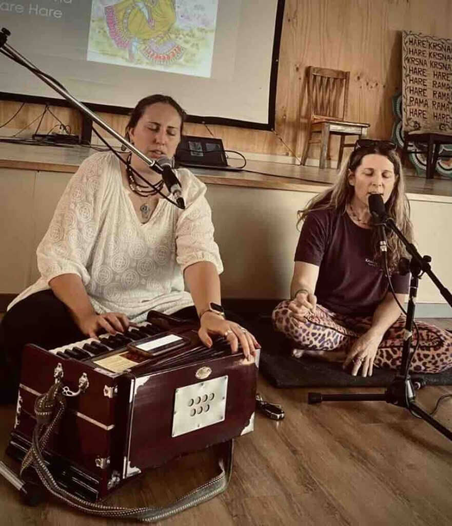 Att lära sig leda kirtan" fördjupning