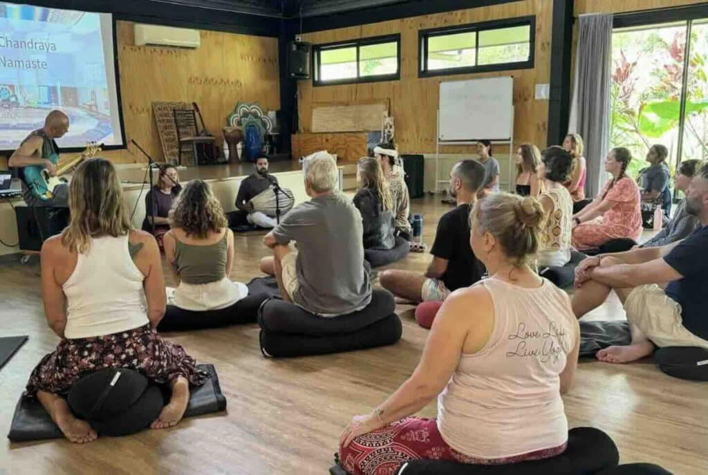 Att lära sig leda kirtan" fördjupning