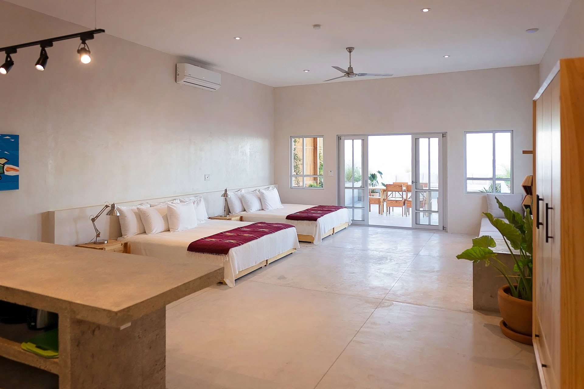 RISE exklusiva yogaretreat för lärare: praktisk assistentträning och retreat med Kate Moon