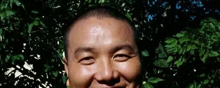 Lama Tashi buddhistisk sång, ljudhealing och läror om lycka