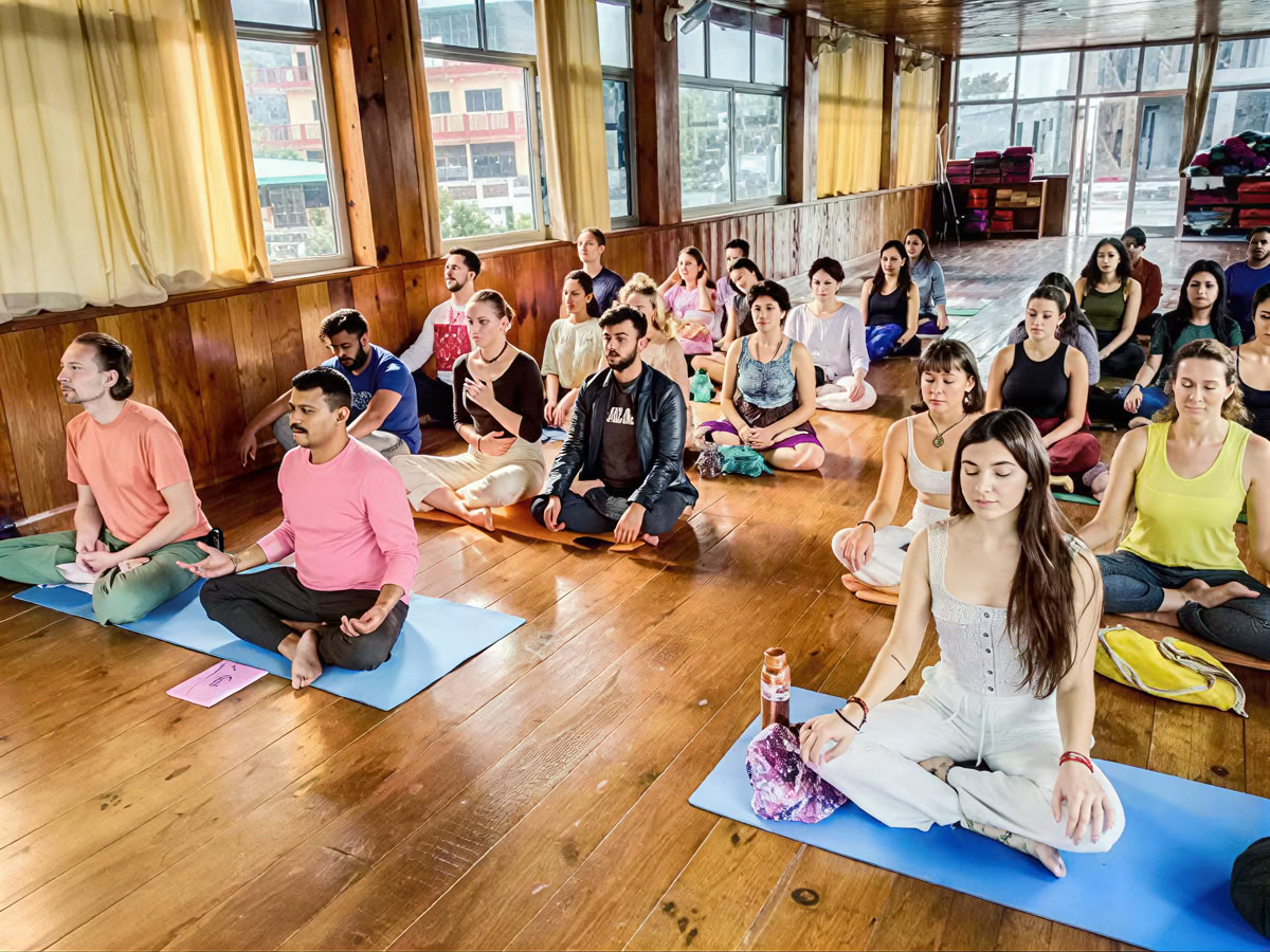 100-timmars yogalärarutbildning i Rishikesh, Indien – maj 2026