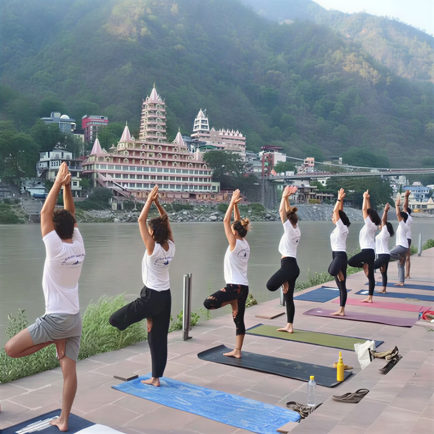 200-timmars yogalärarutbildning i Rishikesh – 1 juni till 26 juni 2026