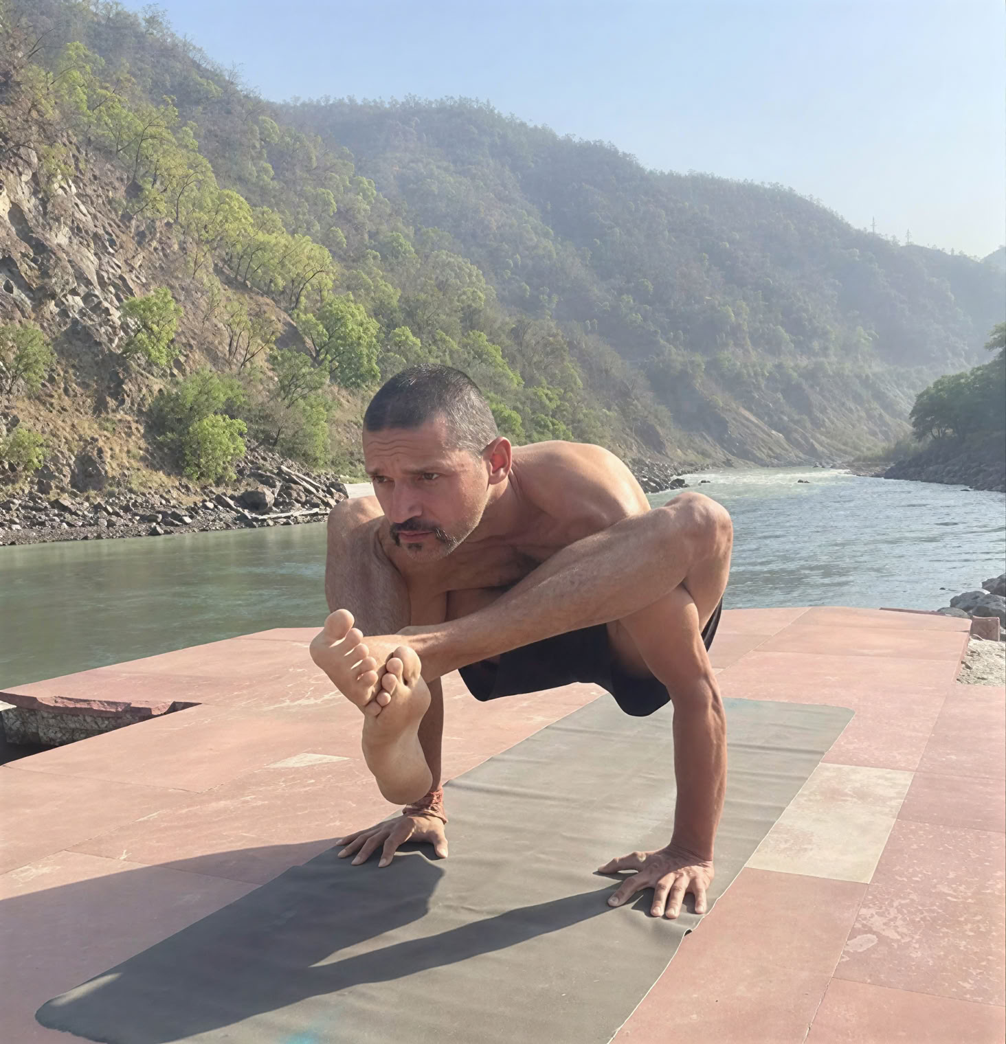 200-timmars yogalärarutbildning i Rishikesh – 5 juli till 30 juli 2026