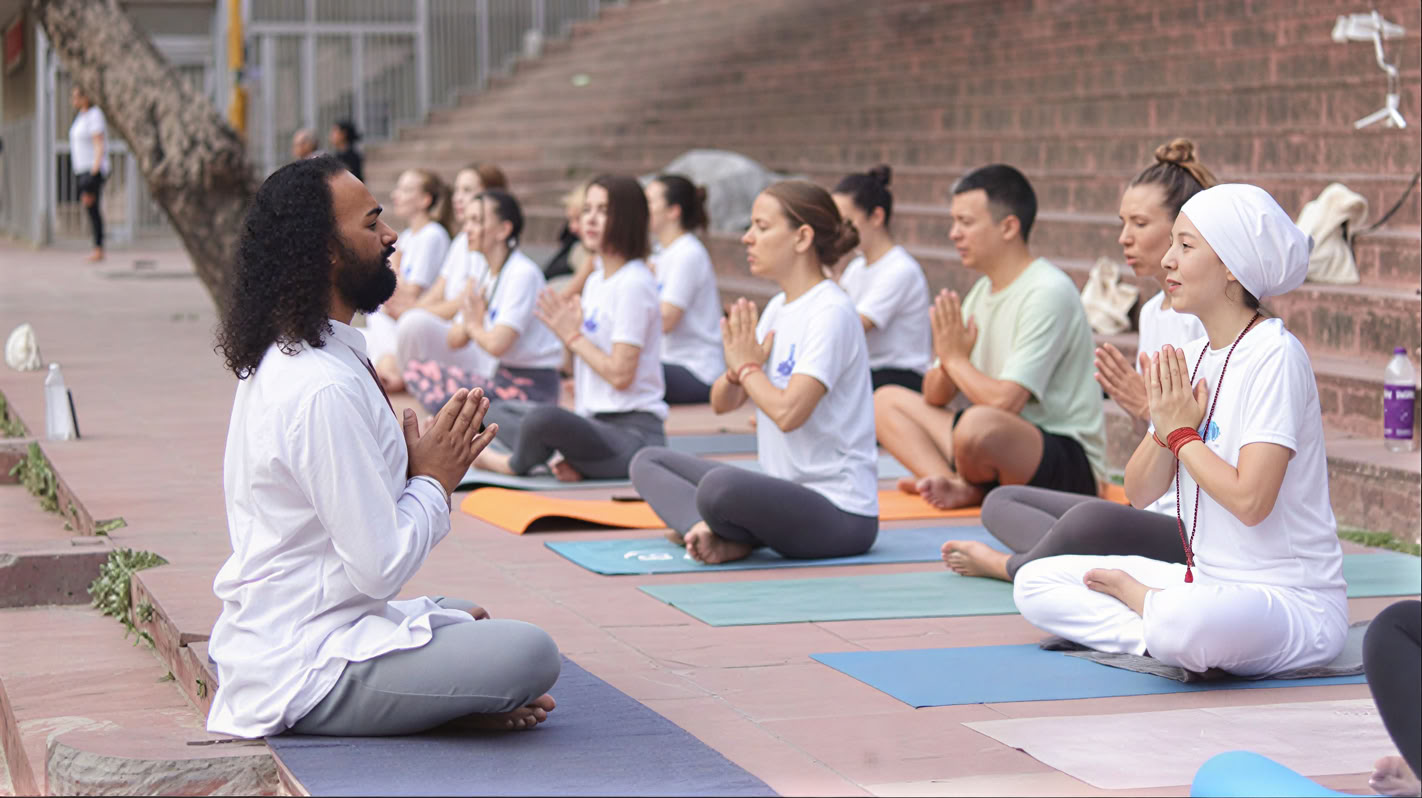 200-timmars yogalärarutbildning i Rishikesh – 2 aug till 27 aug 2026