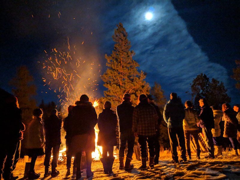 Tre månaders intensivt karmayogaprogram – särskild tvåmånadersversion riktad till yngre personer