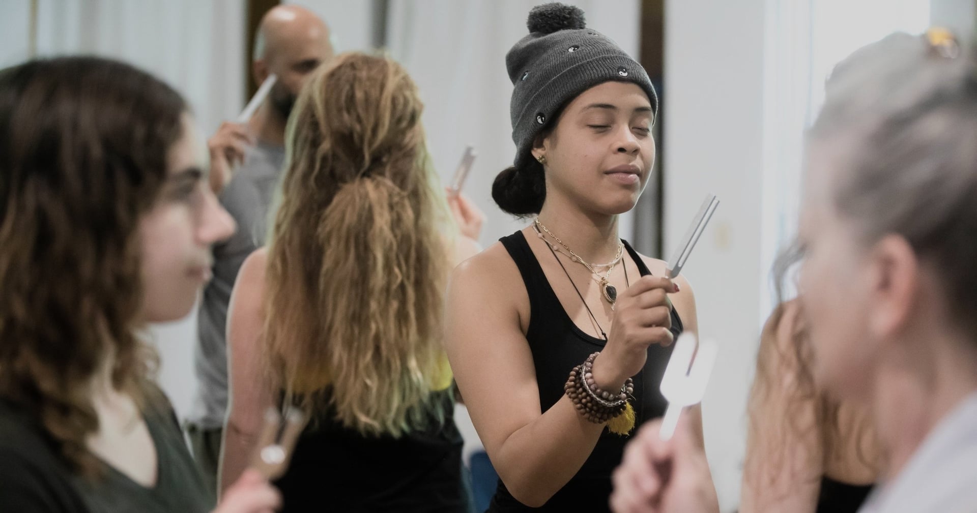14:e årliga Sage-certifieringsutbildningen – Modul 1: De grundläggande principerna för ljudhealing från den uråldriga schamanska traditionen till den nya vetenskapen: följt av studier med stämgafflar