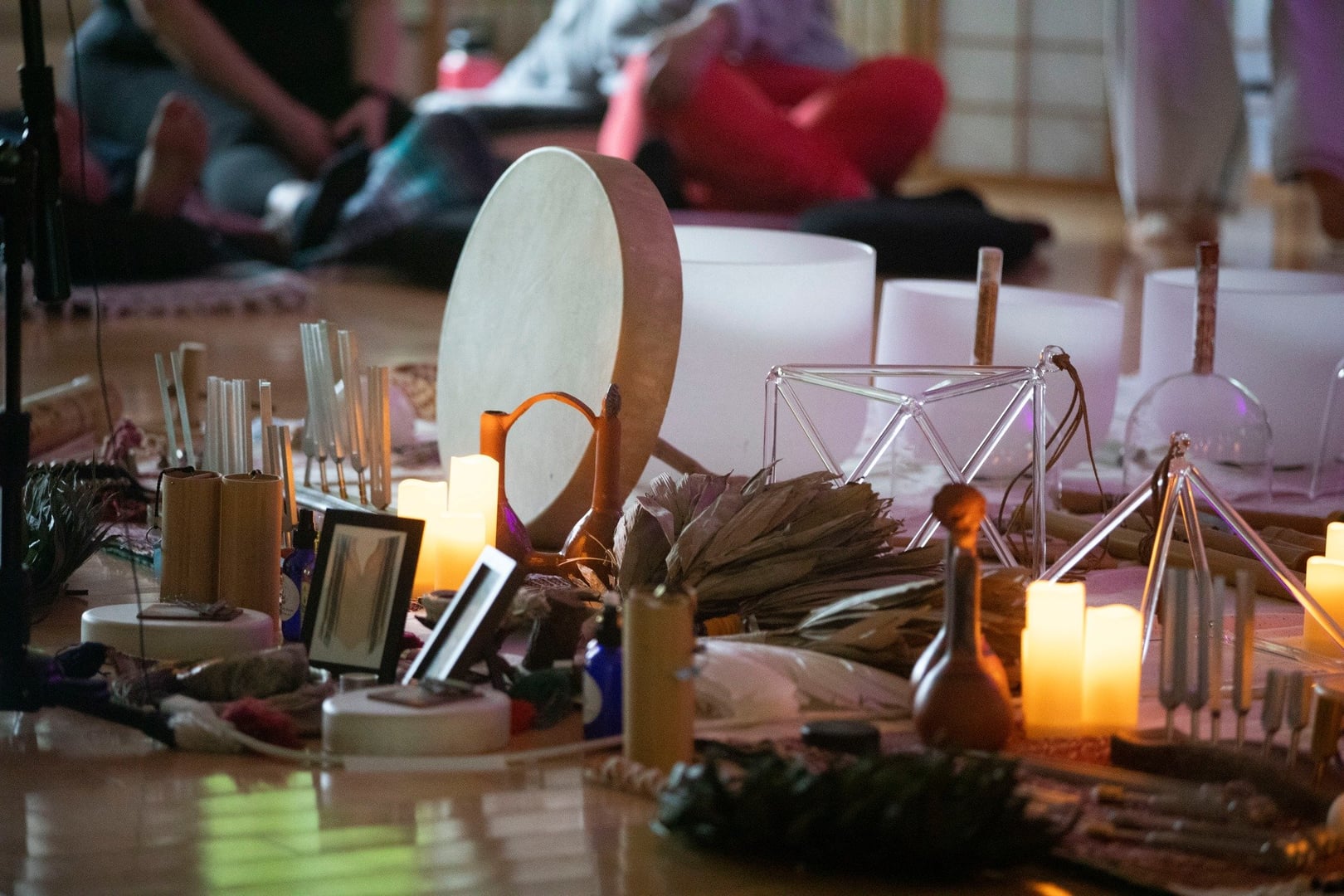 14:e årliga Sage-certifieringsutbildningen – Modul 1: De grundläggande principerna för ljudhealing från den uråldriga schamanska traditionen till den nya vetenskapen: följt av studier med stämgafflar
