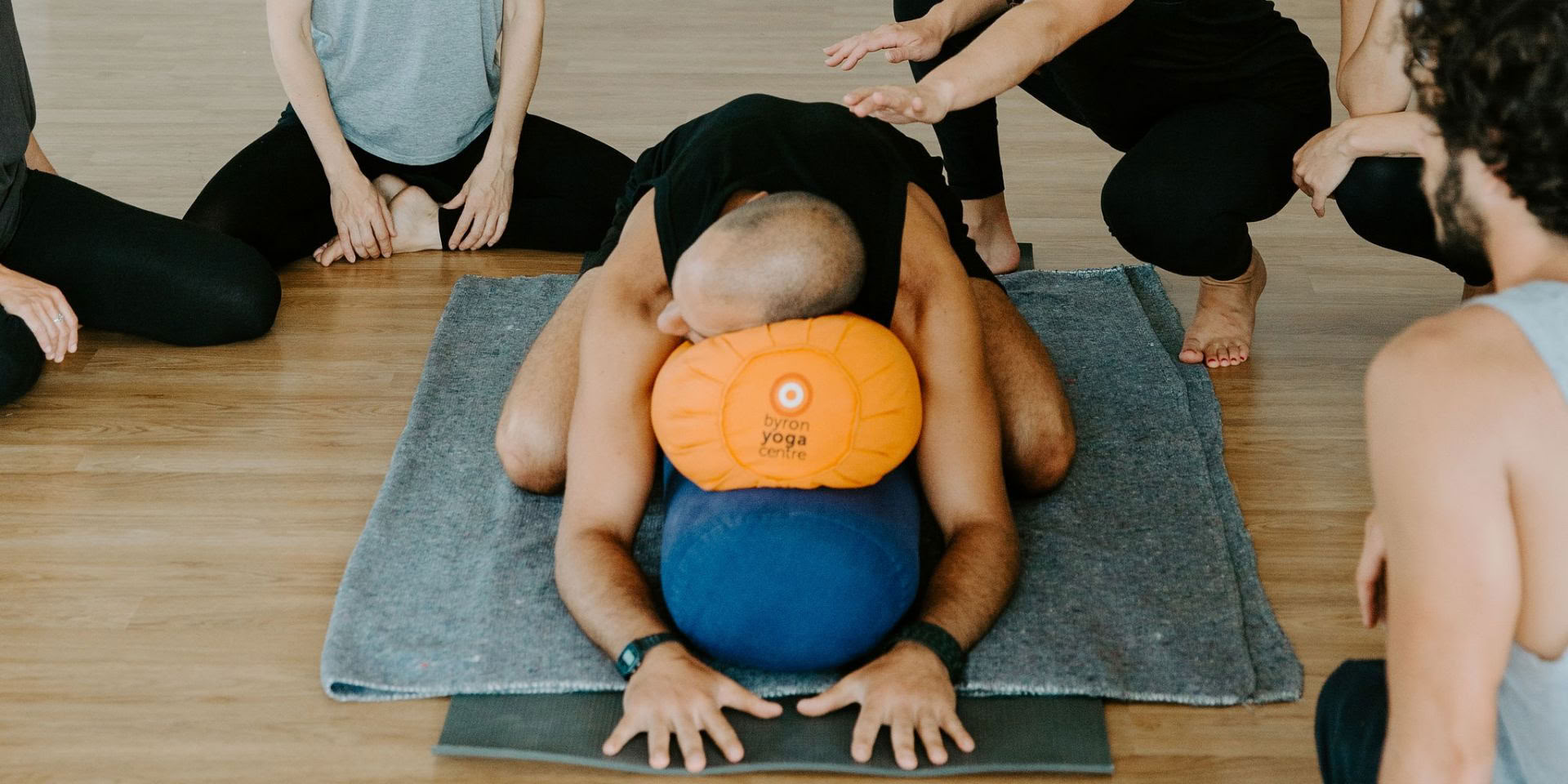 4-dagars traumamedveten yogalärarutbildning