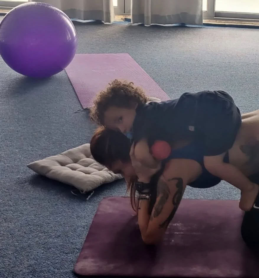 Yoga för föräldrar och småbarn (1–3 år) Nivå 1