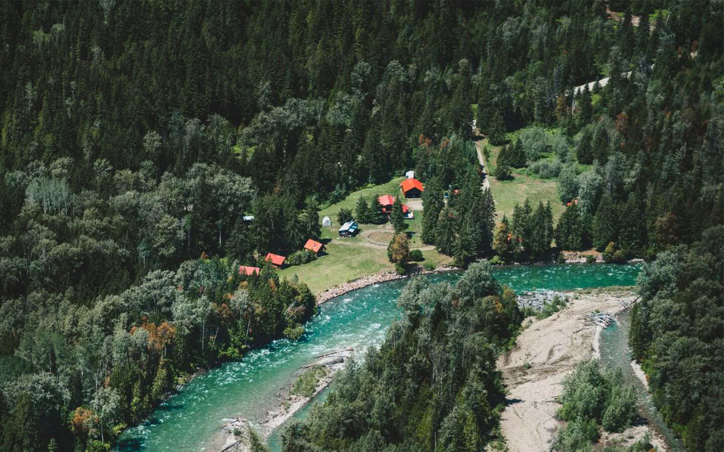 Vårens uppvaknande yogaretreat på Wild Bear Lodge