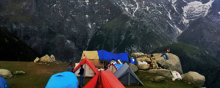 Kloster, teestigar och utsikter mot himlen: en tillflyktsresa till Dharamshala, Palampur och Bir