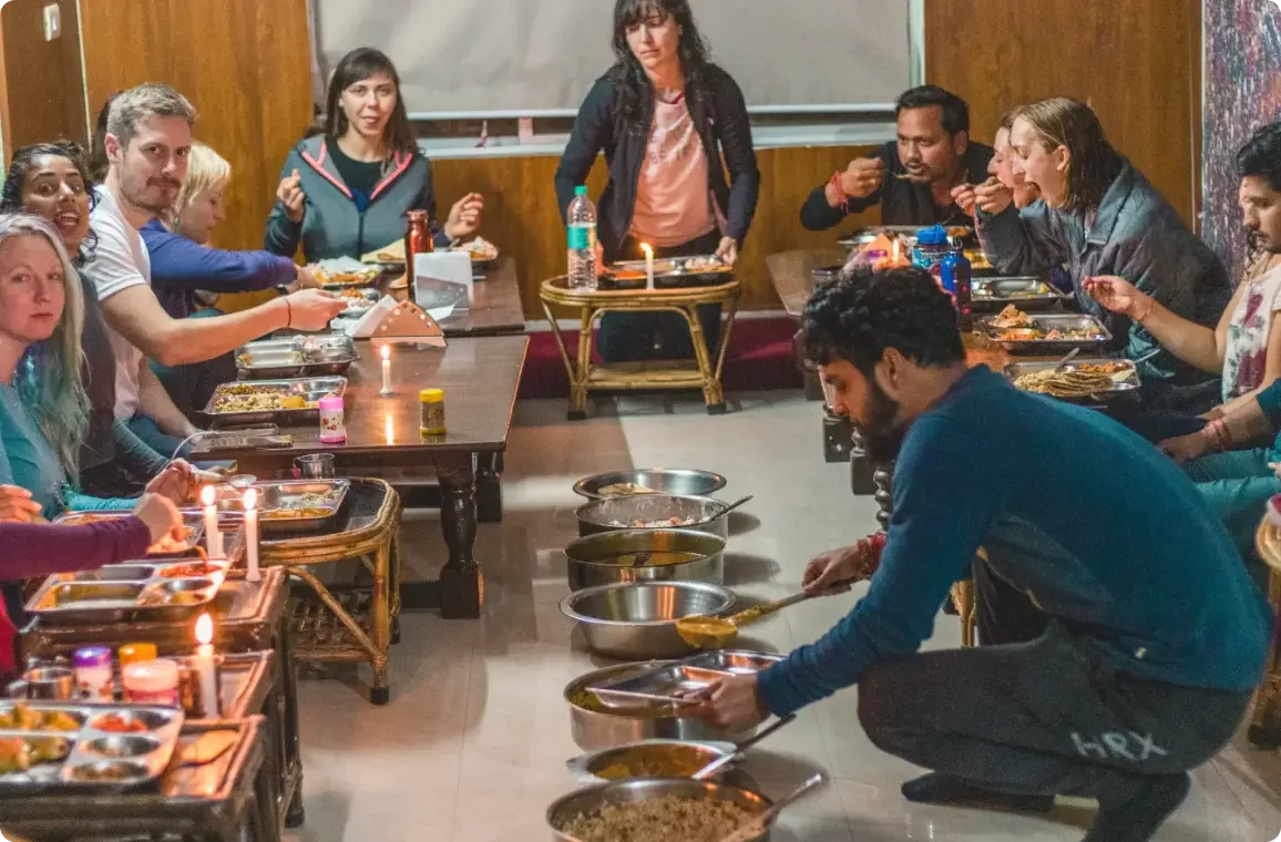 100-timmars yogalärarutbildning i Rishikesh