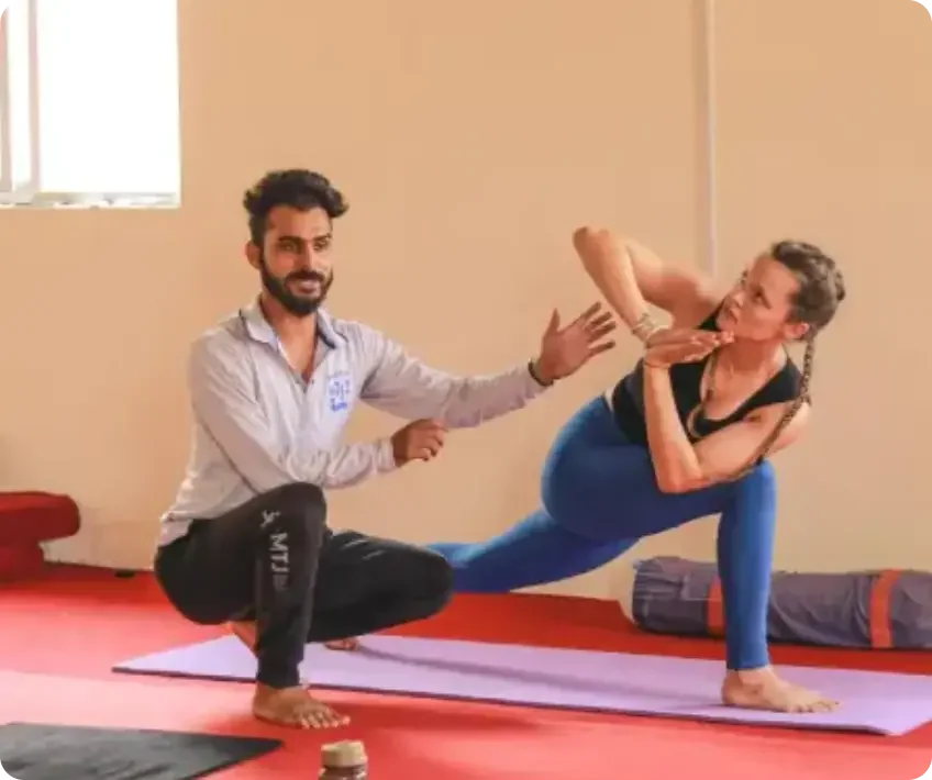 100-timmars yogalärarutbildning i Rishikesh