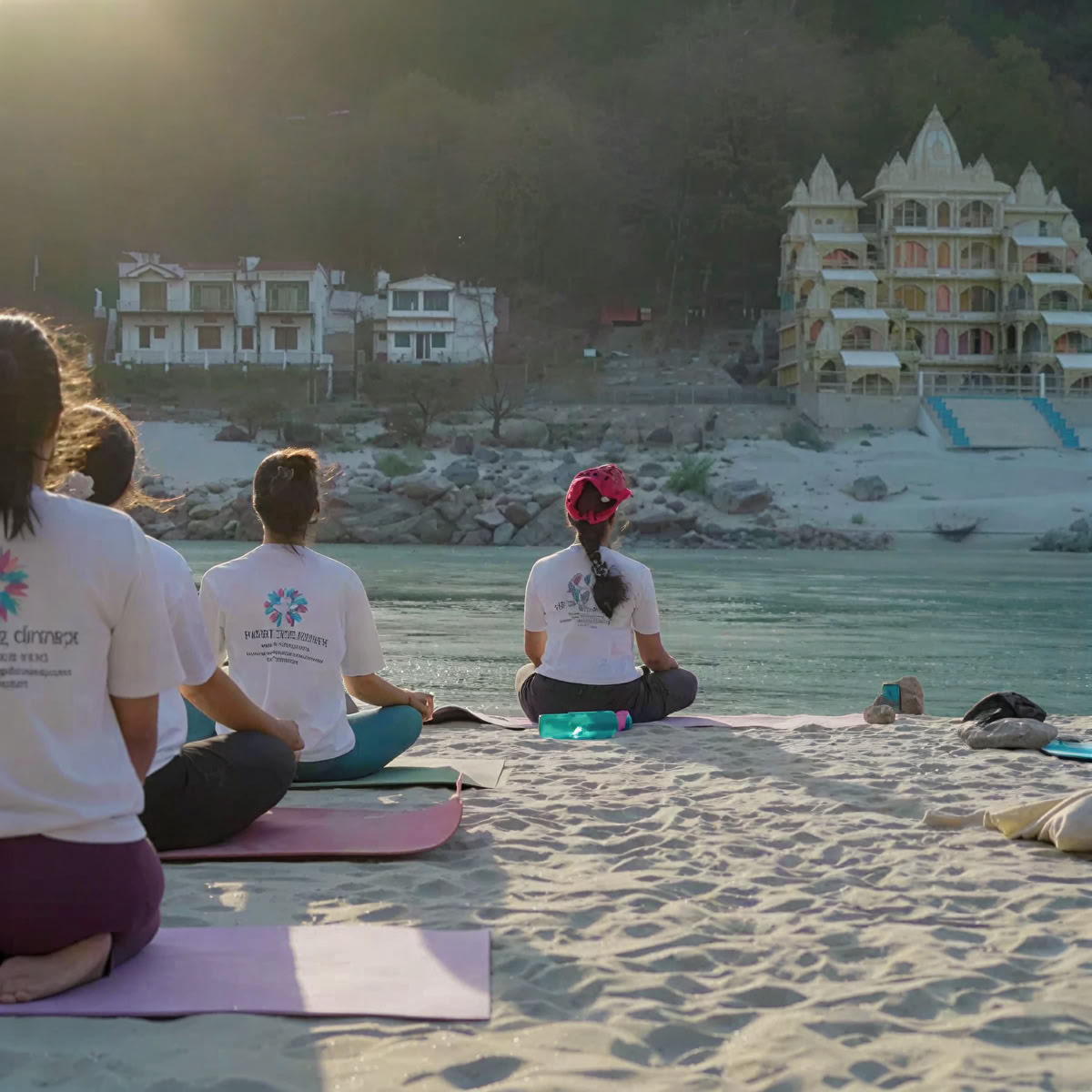 100-timmars yogalärarutbildning i Rishikesh
