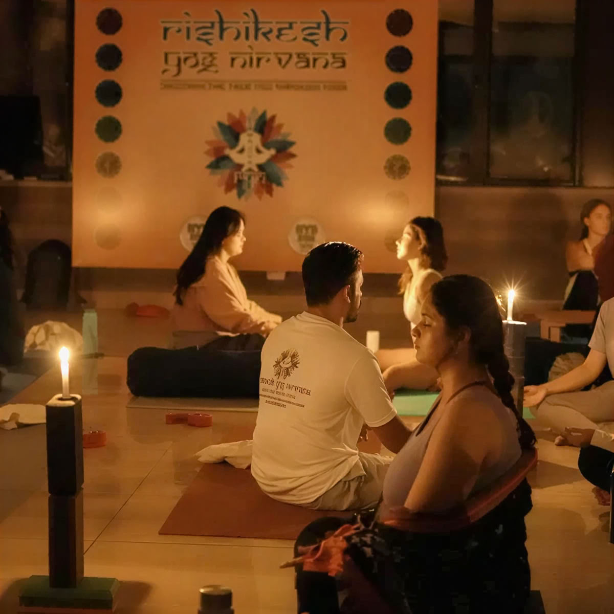 100-timmars yogalärarutbildning i Rishikesh
