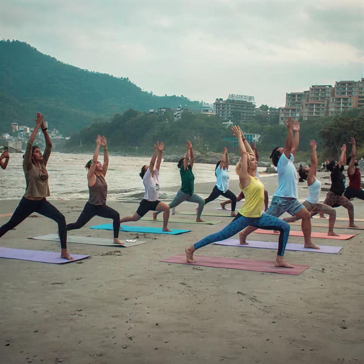 300-timmars yogalärarutbildning i Rishikesh – 1 maj – 27 maj 2026