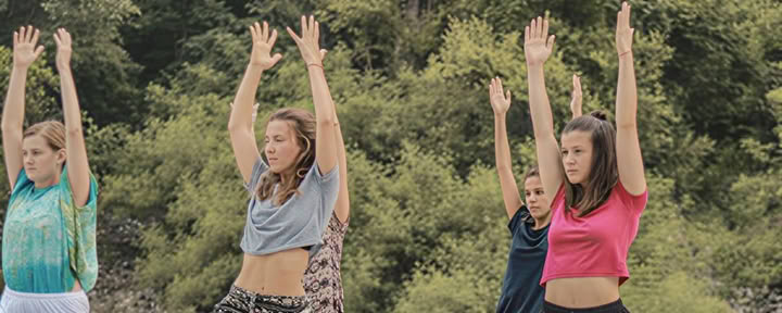 300-timmars holistisk yogalärarutbildning