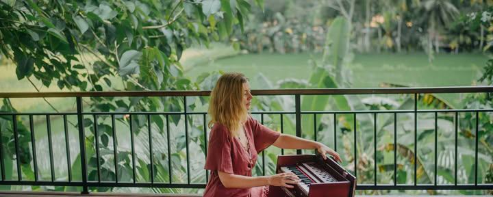 Den nyktra Bhakti Bali-retreaten: Kirtan- och helig cirkel-facilitatorutbildning
