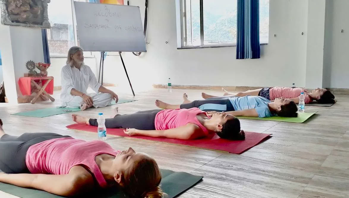 Yogaterapeutisk utbildningsretreat i Rishikesh, Indien