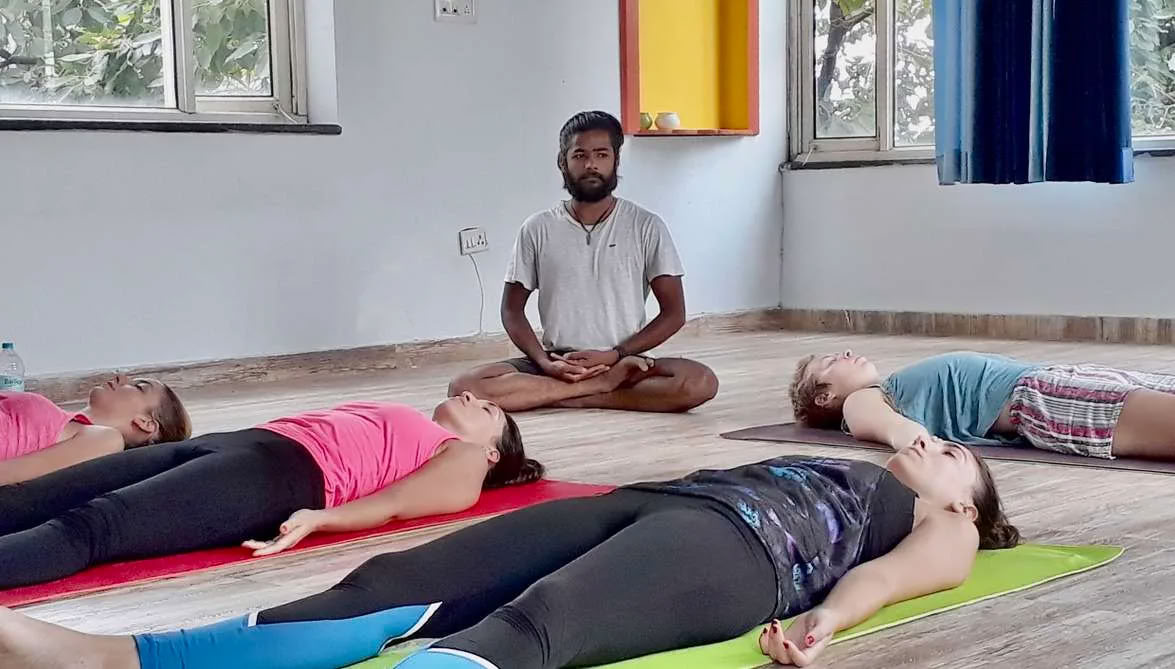Yogaterapeutisk utbildningsretreat i Rishikesh, Indien