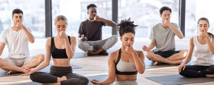 Yogaterapeutisk utbildningsretreat i Rishikesh, Indien