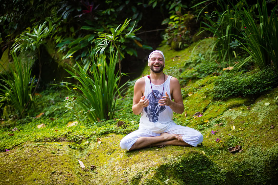 Kundaliniyoga grundläggande 200-timmars yogalärarutbildning