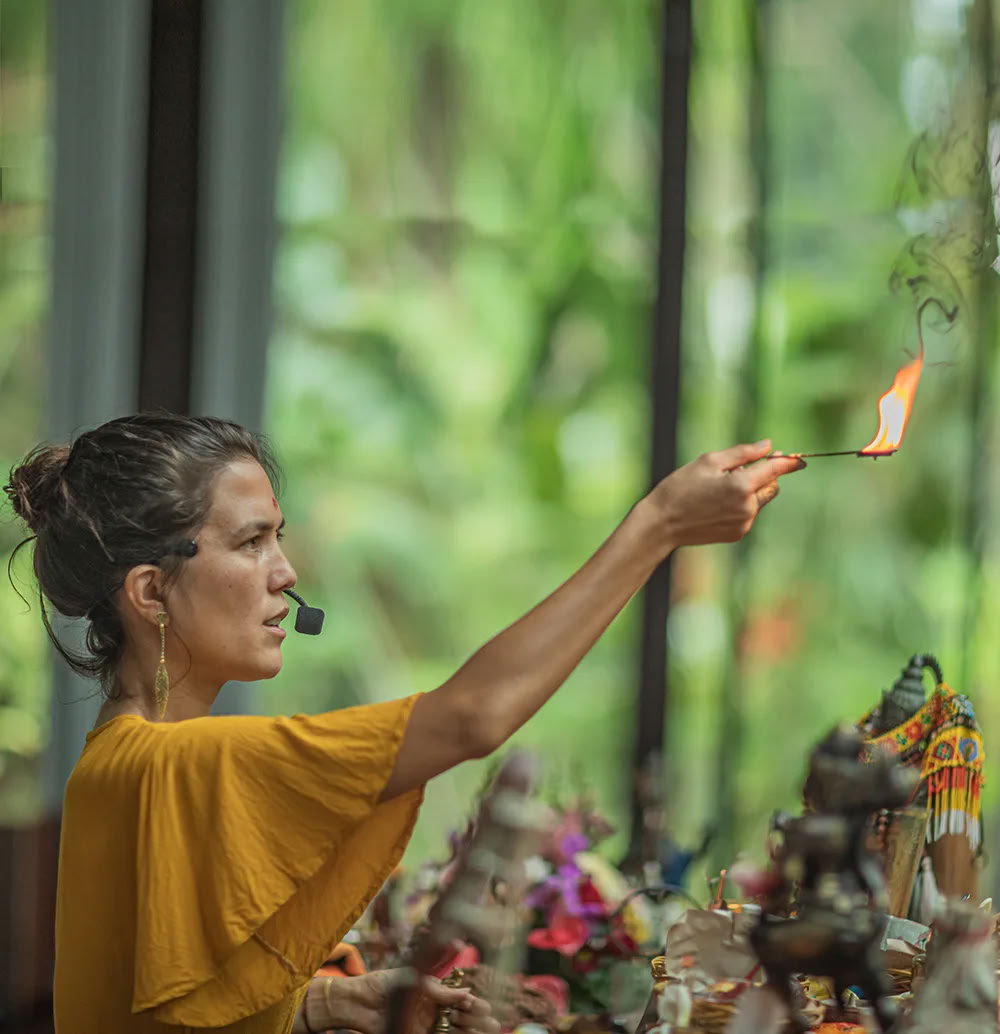 100 tim Vaidika Dharma