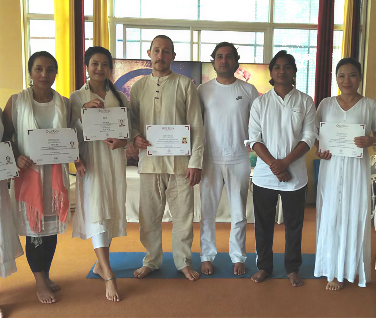 Yoga-retreatkurs av Om Yoga Rishikesh