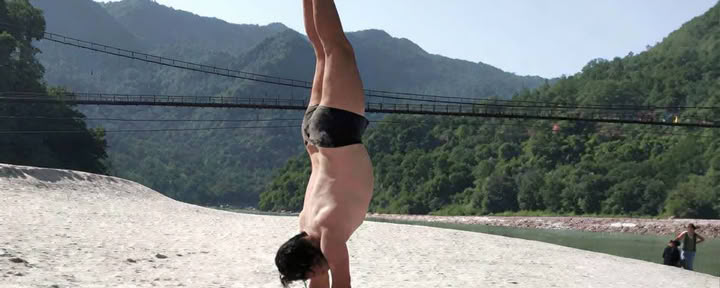 Yoga-retreatkurs av Om Yoga Rishikesh