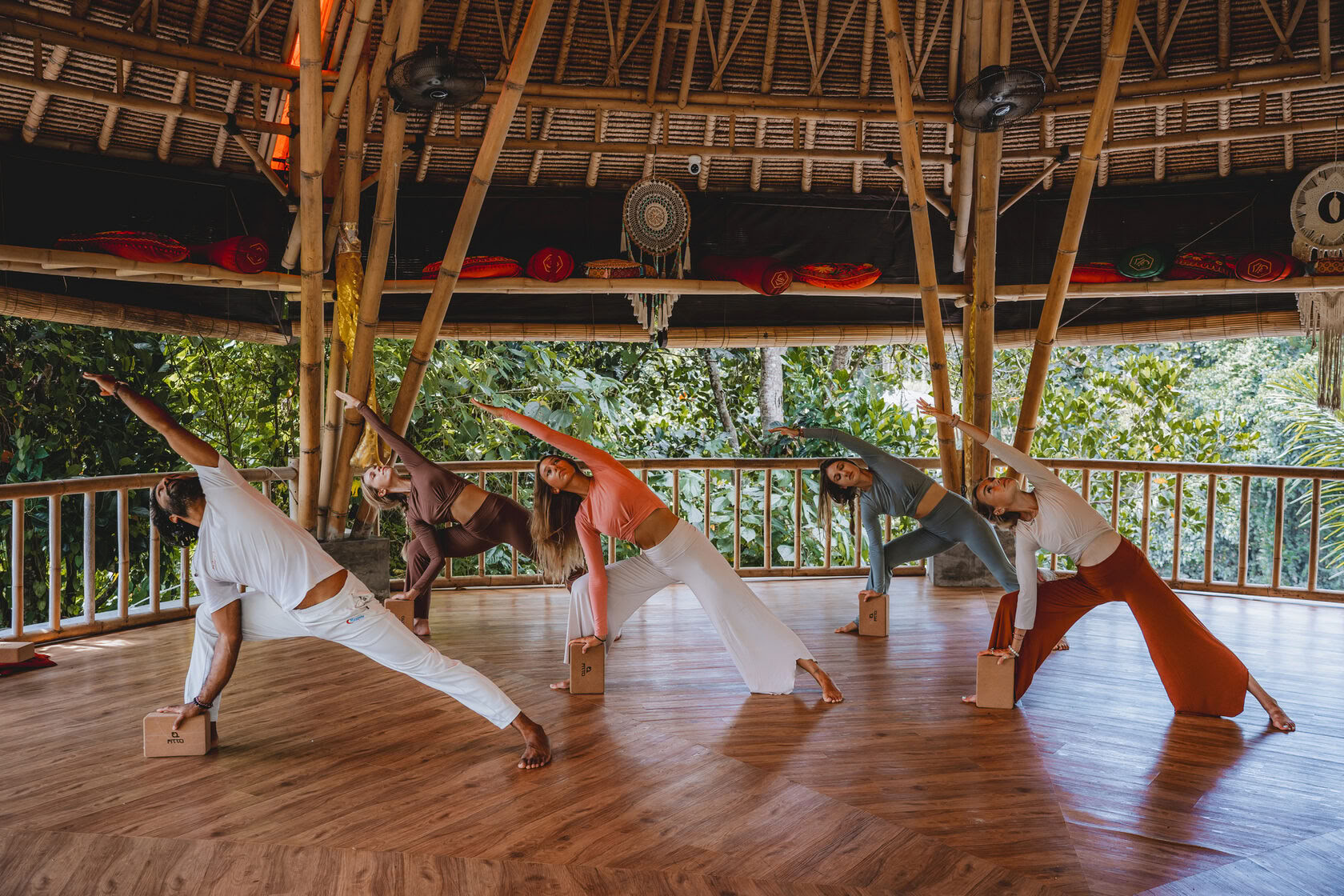 200 timmars yogalärarutbildning på Bali, Amertham