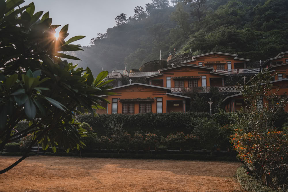 200-timmars YTT i Rishikesh – 27 jan. – 18 feb. 2027