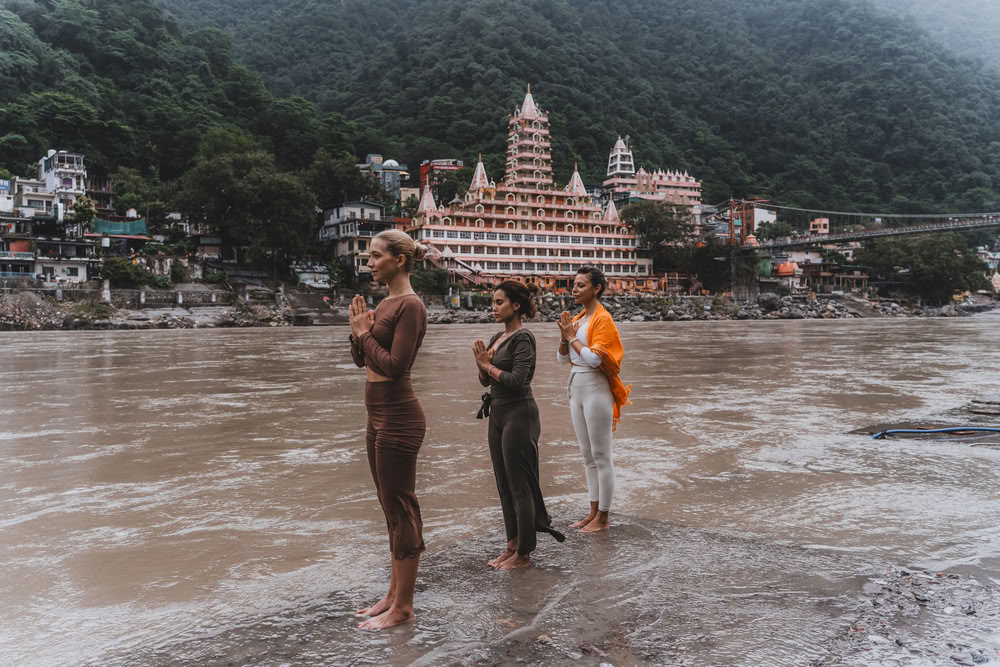 300-timmars yogalärarutbildning i Rishikesh – 5 okt – 3 nov 2026