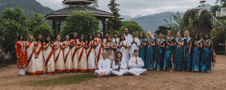 300-timmars yogalärarutbildning i Rishikesh – 20 jan. – 18 feb. 2027