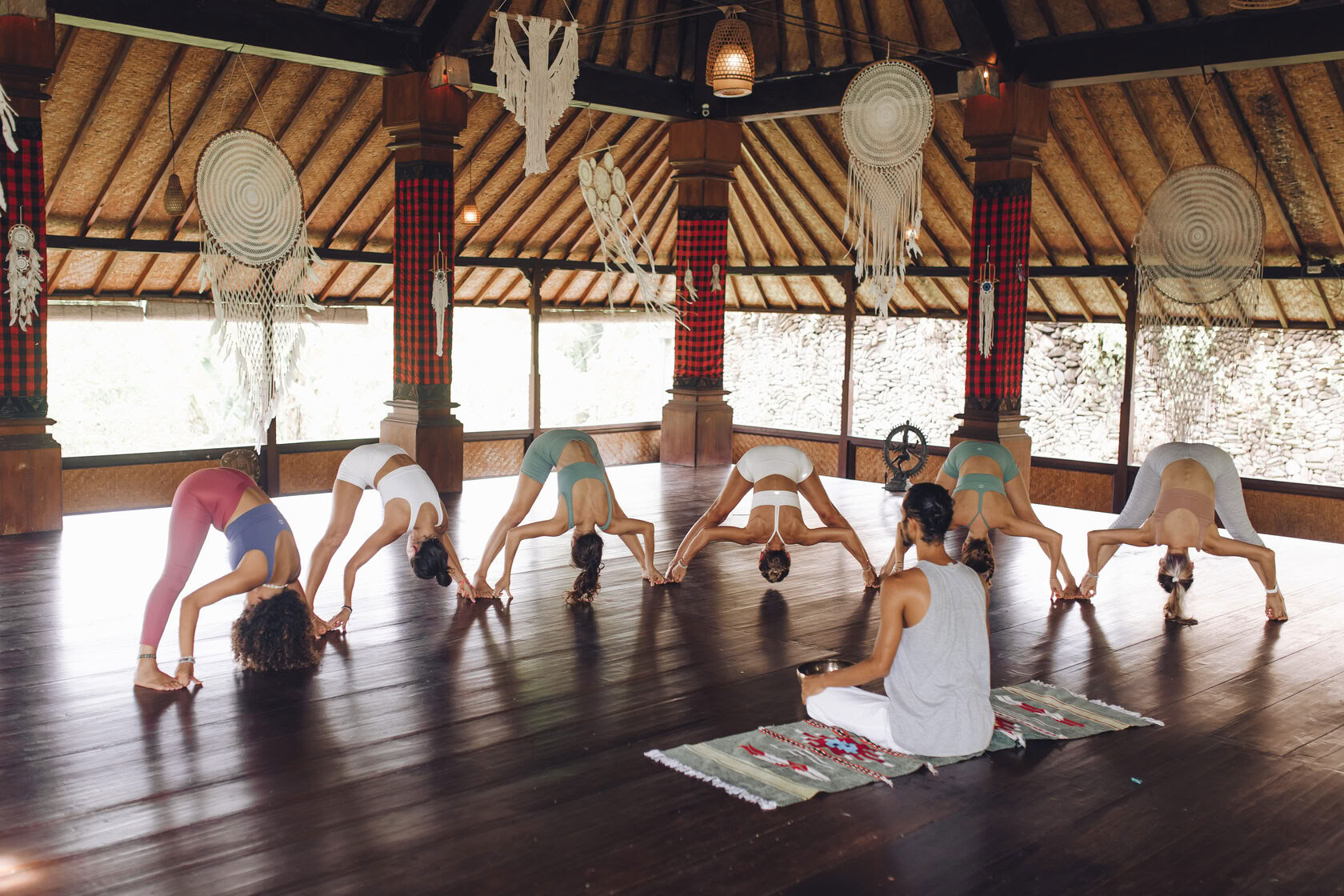 200-timmars/300-timmars hybrid yogalärarutbildning – 27 nov–6 dec