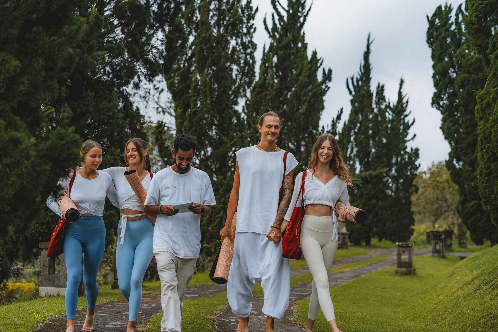300-timmars yogalärarutbildning – 24 aug. – 19 sep. 2026