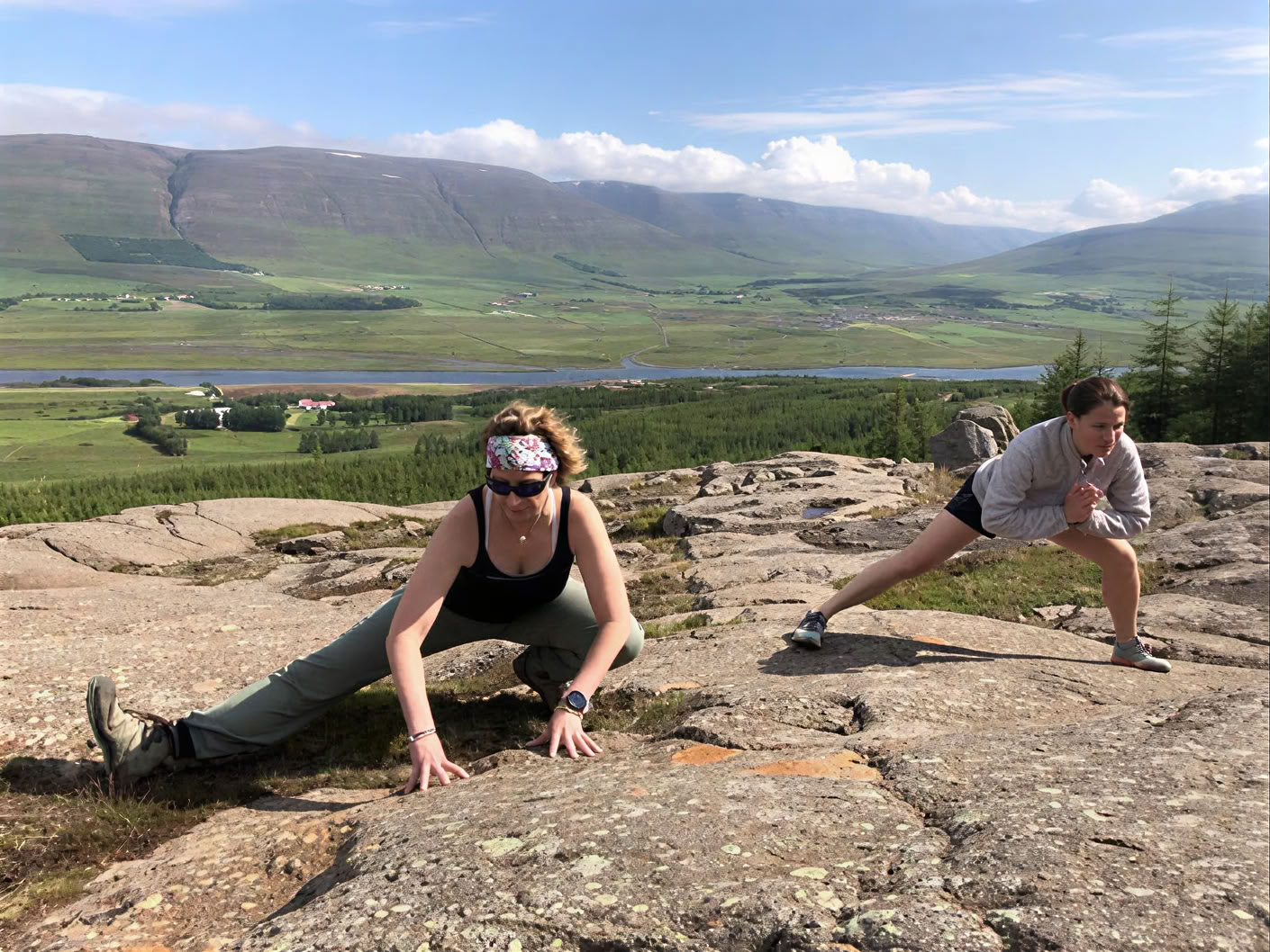 Yoga- och vandringsretreat under midnattssolen på Island – datum 2025