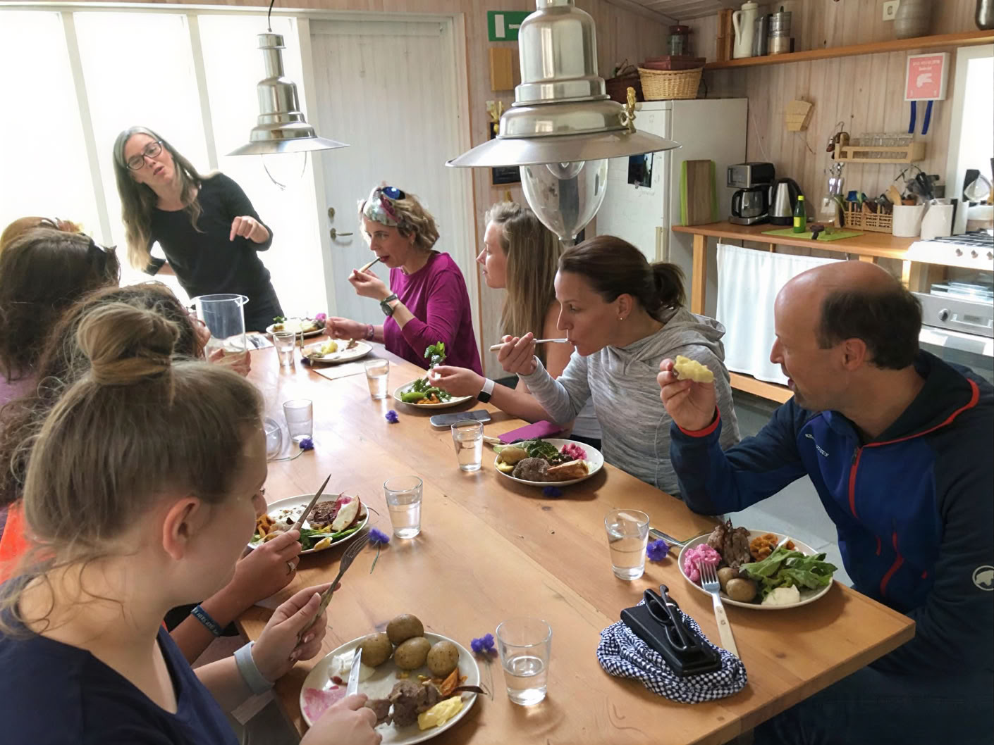 Yoga- och vandringsretreat under midnattssolen på Island – datum 2025