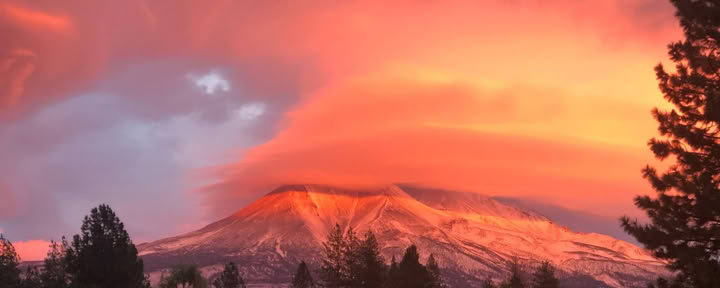 Premiumretreater vid Mount Shasta
