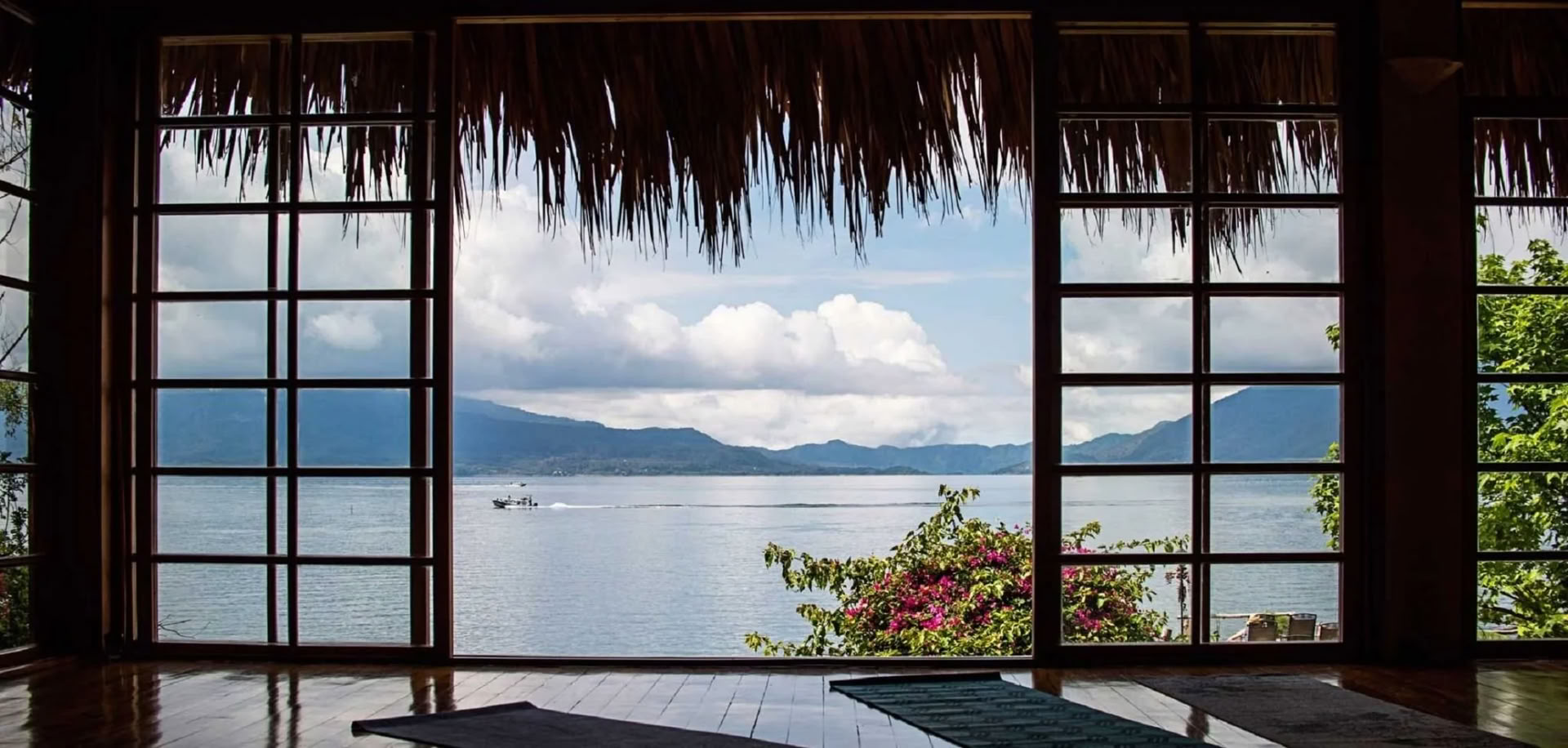 Yoga- och intuitionretreat i Guatemala / Angela Lightsey & Laurie Kinkel — Villa Sumaya