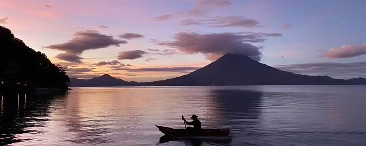 Vakna vid Atitlán / Paradise Taylor — Villa Sumaya