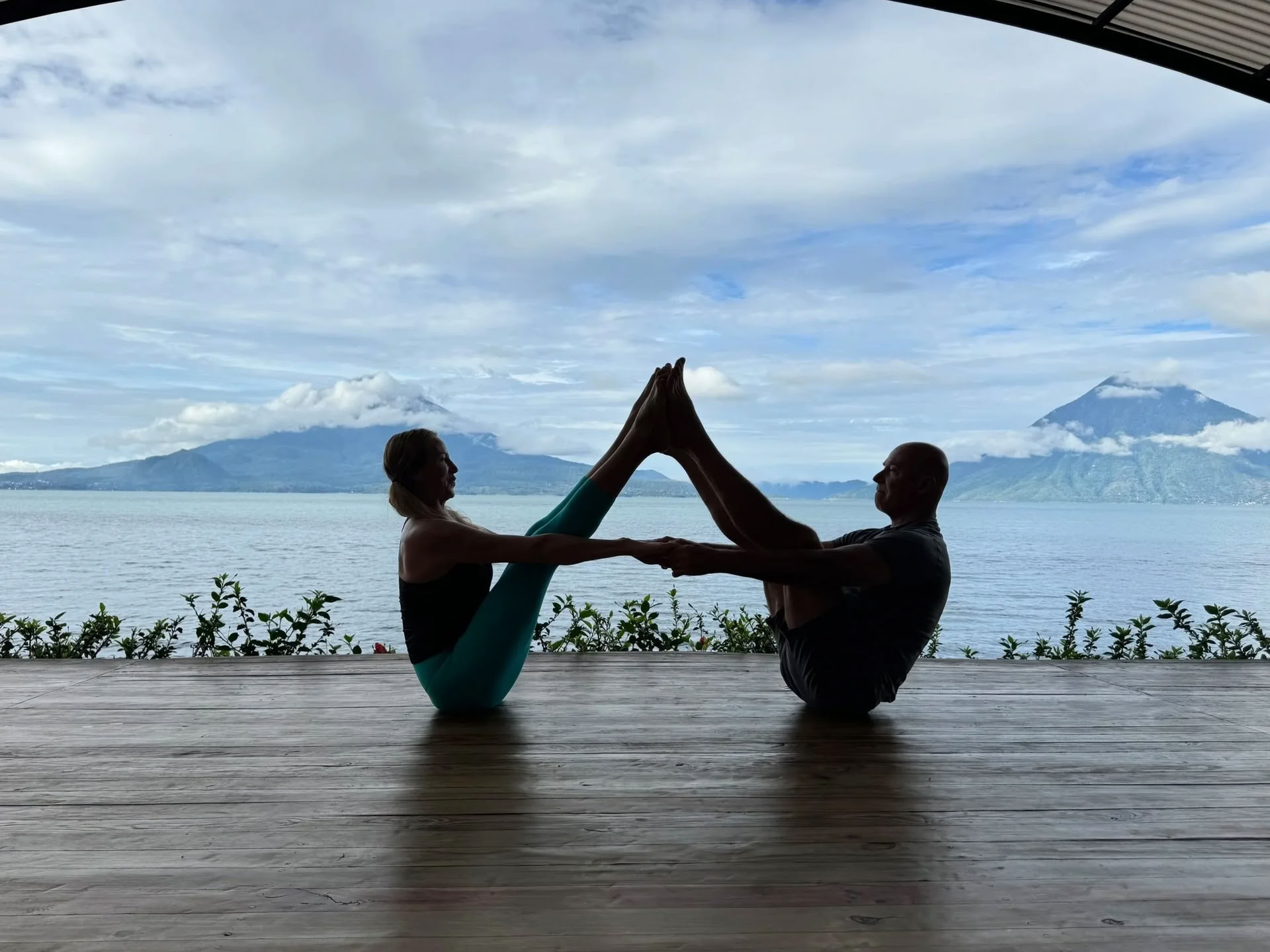 Kultur, vulkaner och pånyttfödelse-retreat / Leeza och Humberto Villagomez — Villa Sumaya