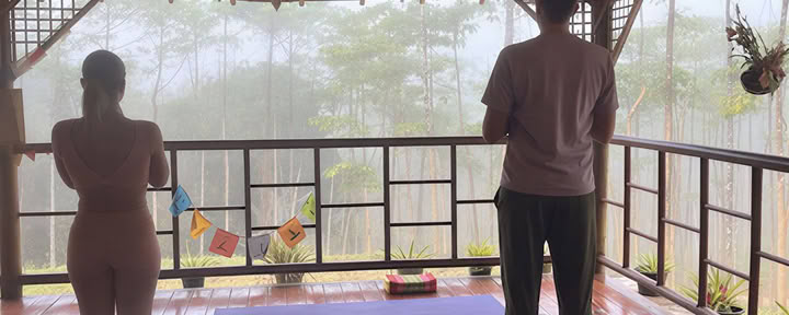 Privat klass: Morgondimma-yoga