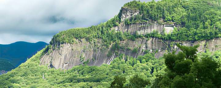 Vandring till toppen av Whiteside Mountain, North Carolina