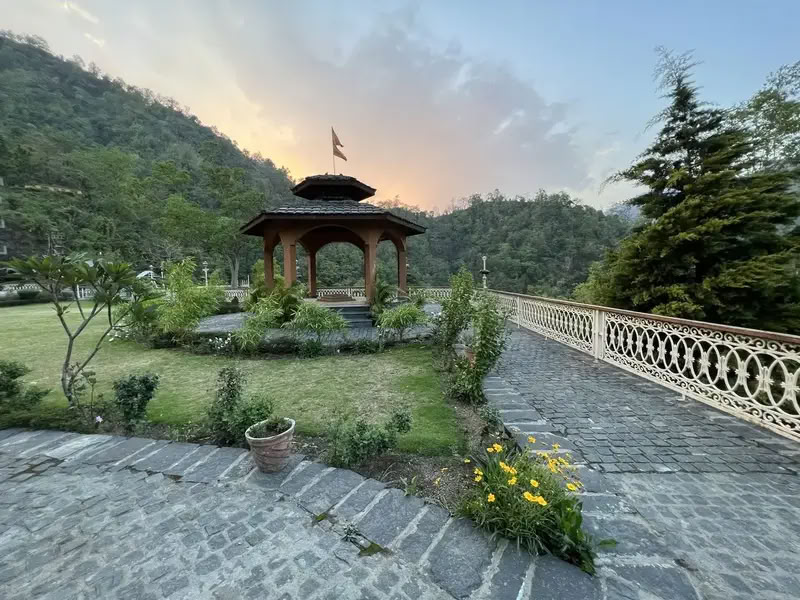 500-timmars yogalärarutbildning i Rishikesh, Indien – 12 sep–03 nov 2026