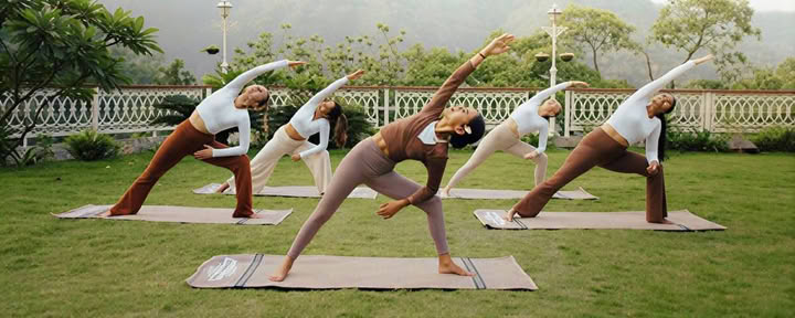 500-timmars yogalärarutbildning i Rishikesh, Indien – 12 sep–03 nov 2026