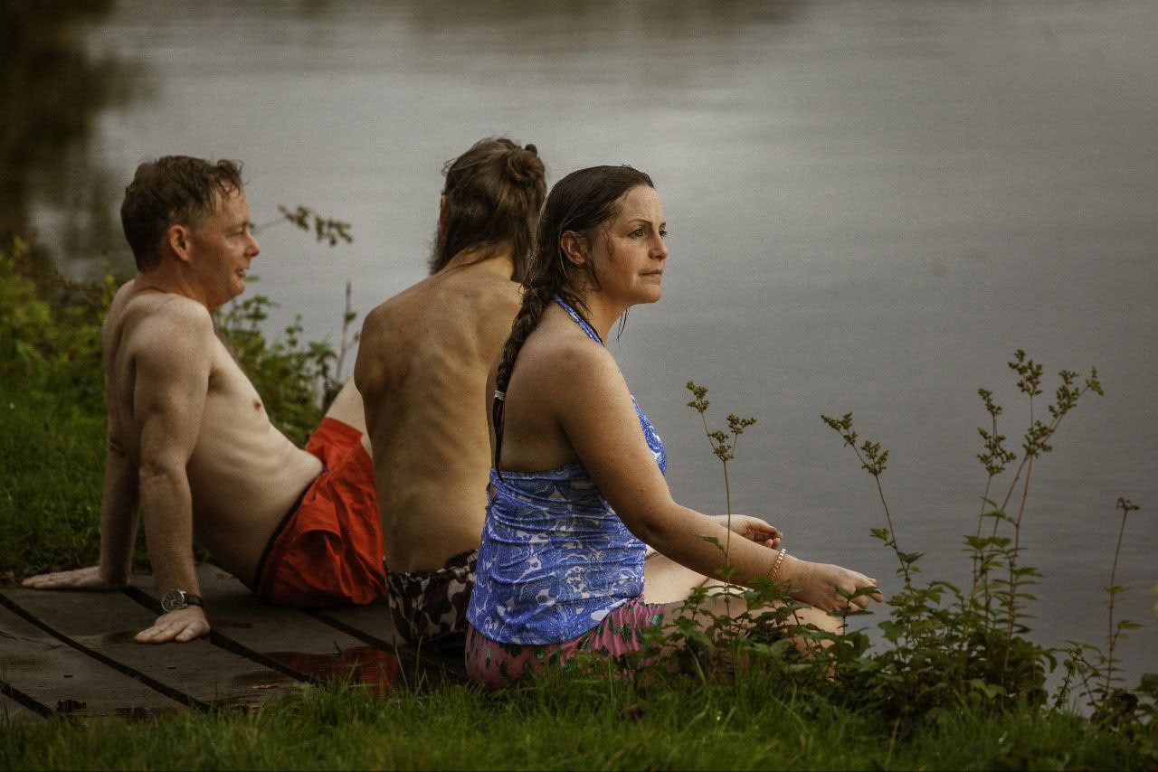 Återställ och återhämta dig – månatlig välmåendeklubb – 8 augusti 2026 – Riverside Yoga: rörelse, ljus och flöde