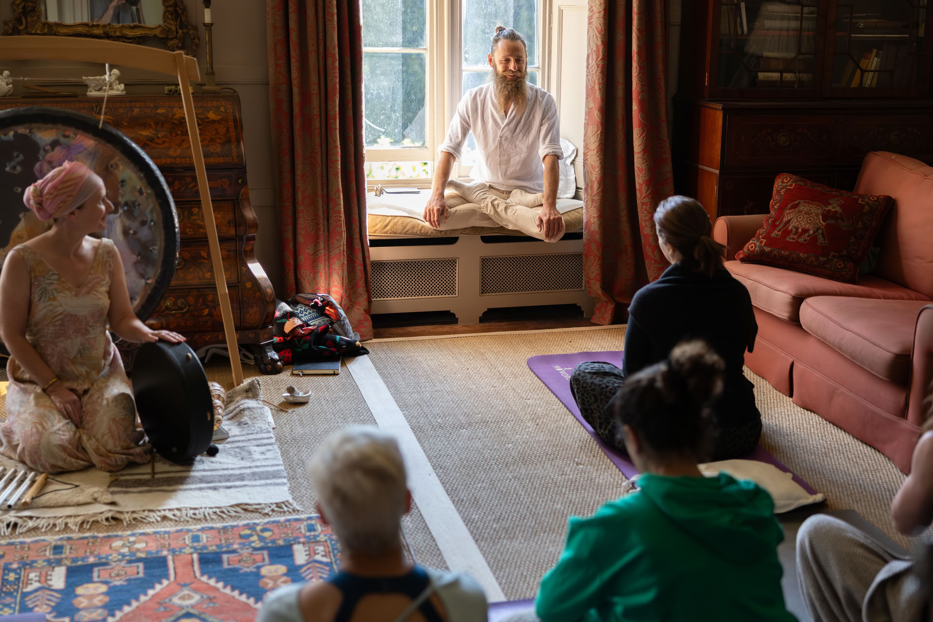 Återställ och återhämta dig – månatlig välmåendeklubb – 8 augusti 2026 – Riverside Yoga: rörelse, ljus och flöde